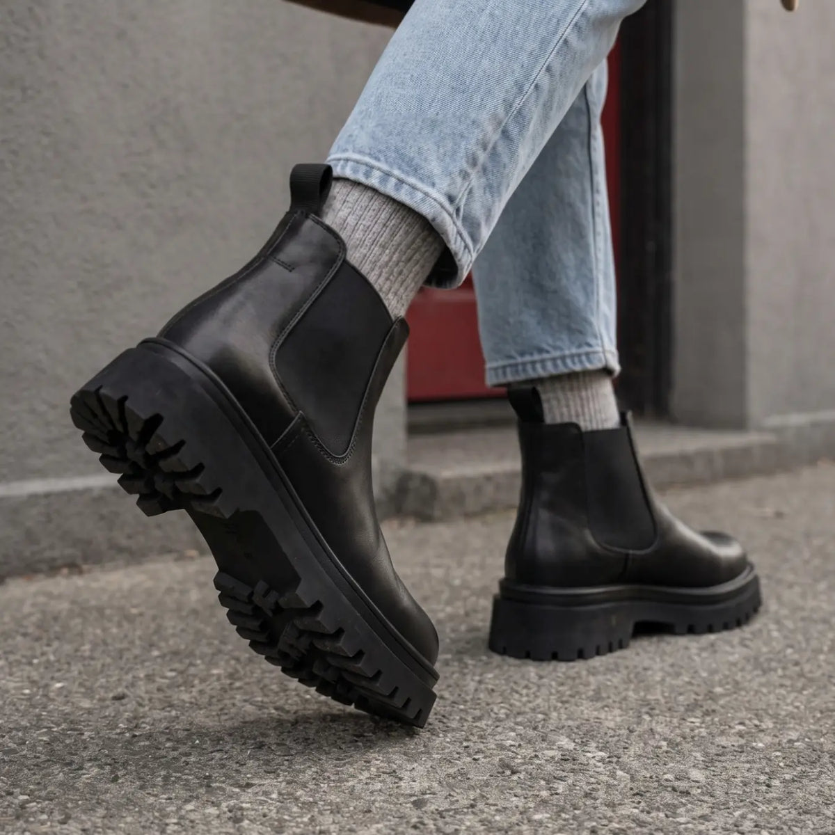 Ravenor Men's 9cm Elevator Chelsea Boots | Chunky Lug Sole Slip-On Height Increasing Shoes | Lucimora - black